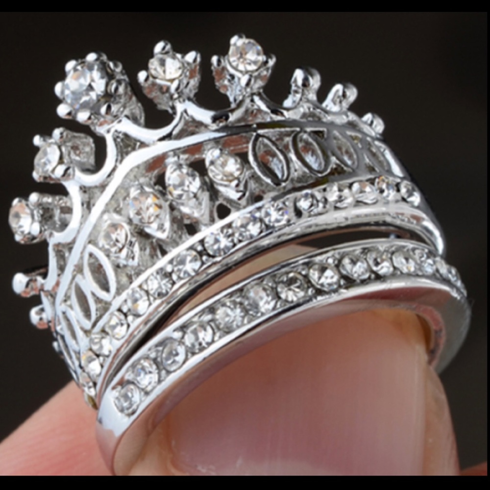 🆑🆑SWAROVSKI ELEMENTS CROWN RING🆑🆑